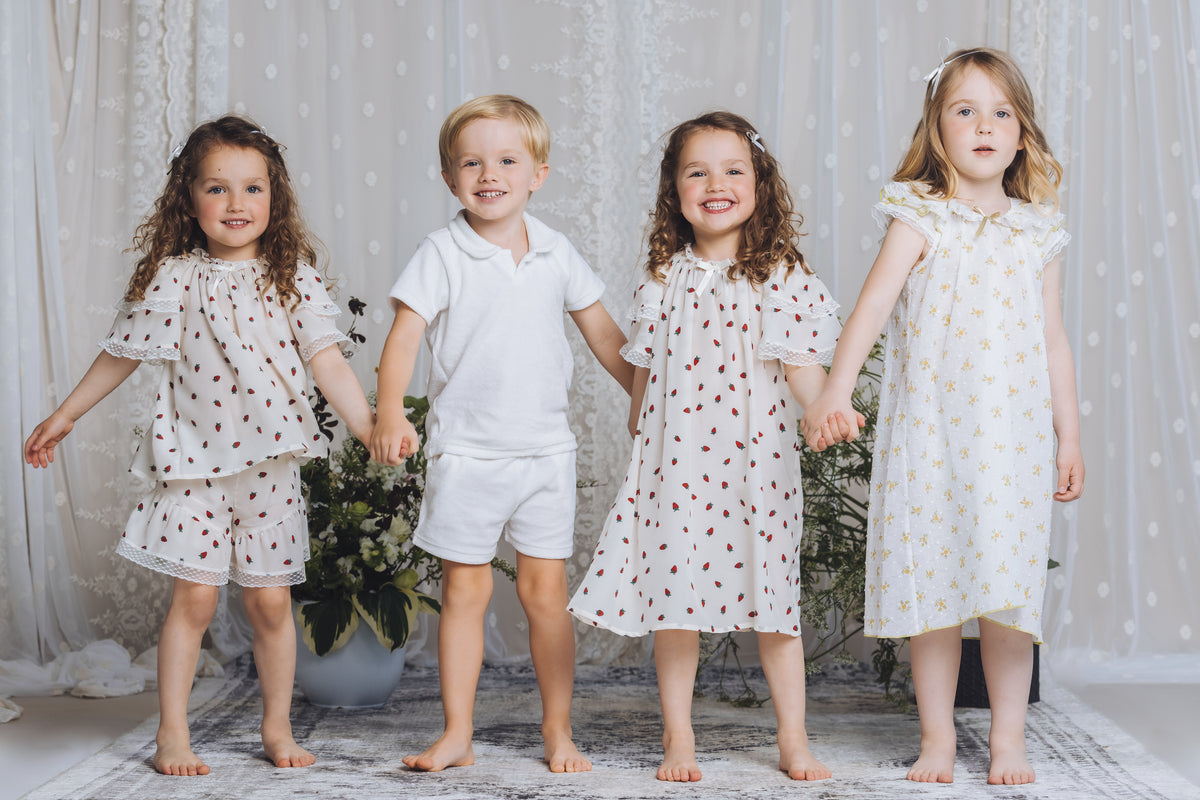 Amiki happy children in luxorious nightwear