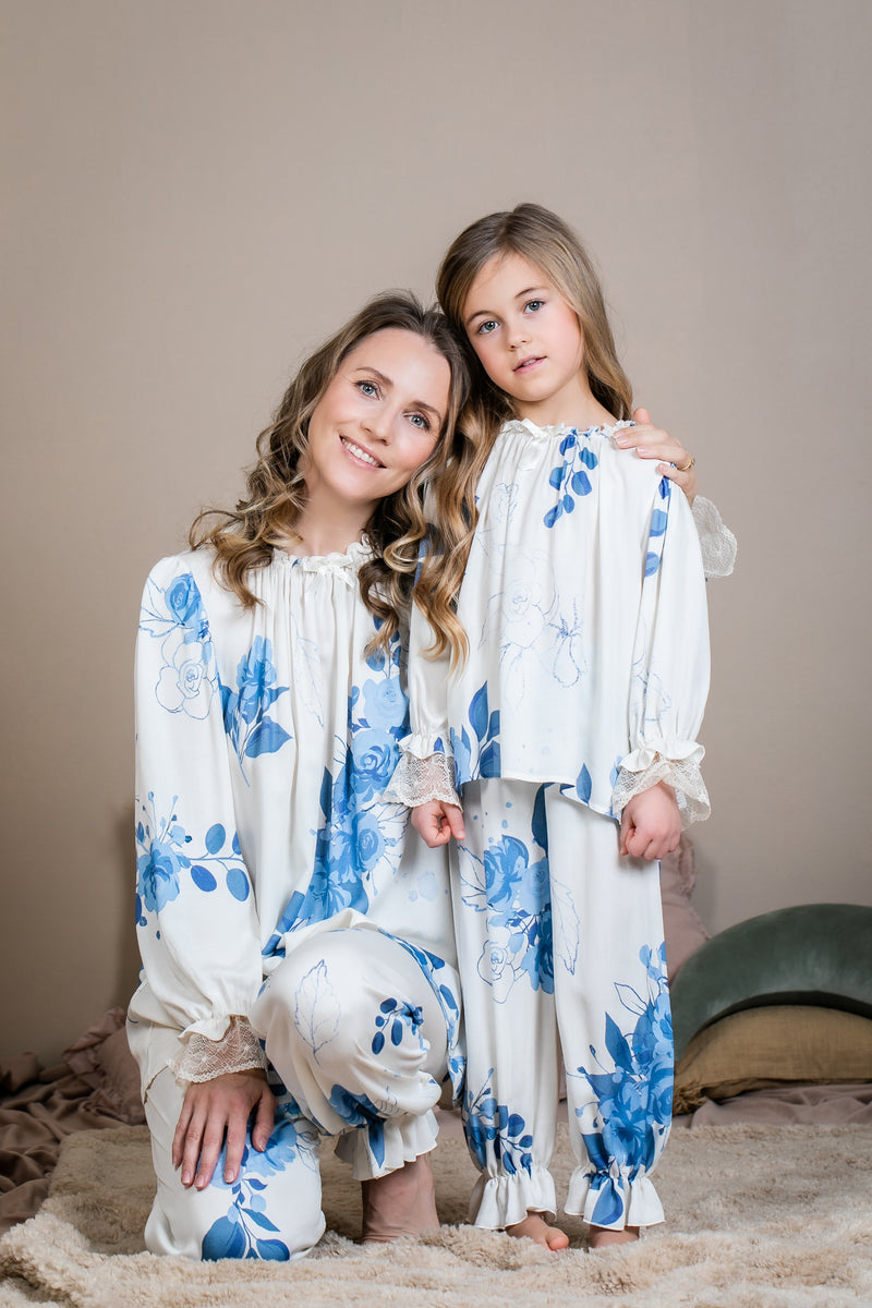 GRACE - GIRLS PYJAMA SET IN BLUE ROSES