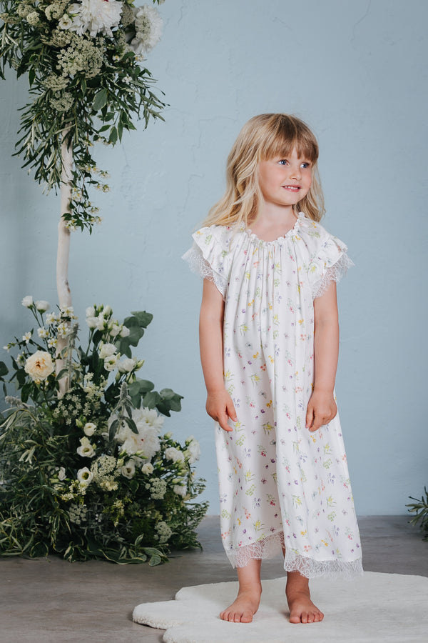 Vintage-inspired children’s nightdress Emilia 