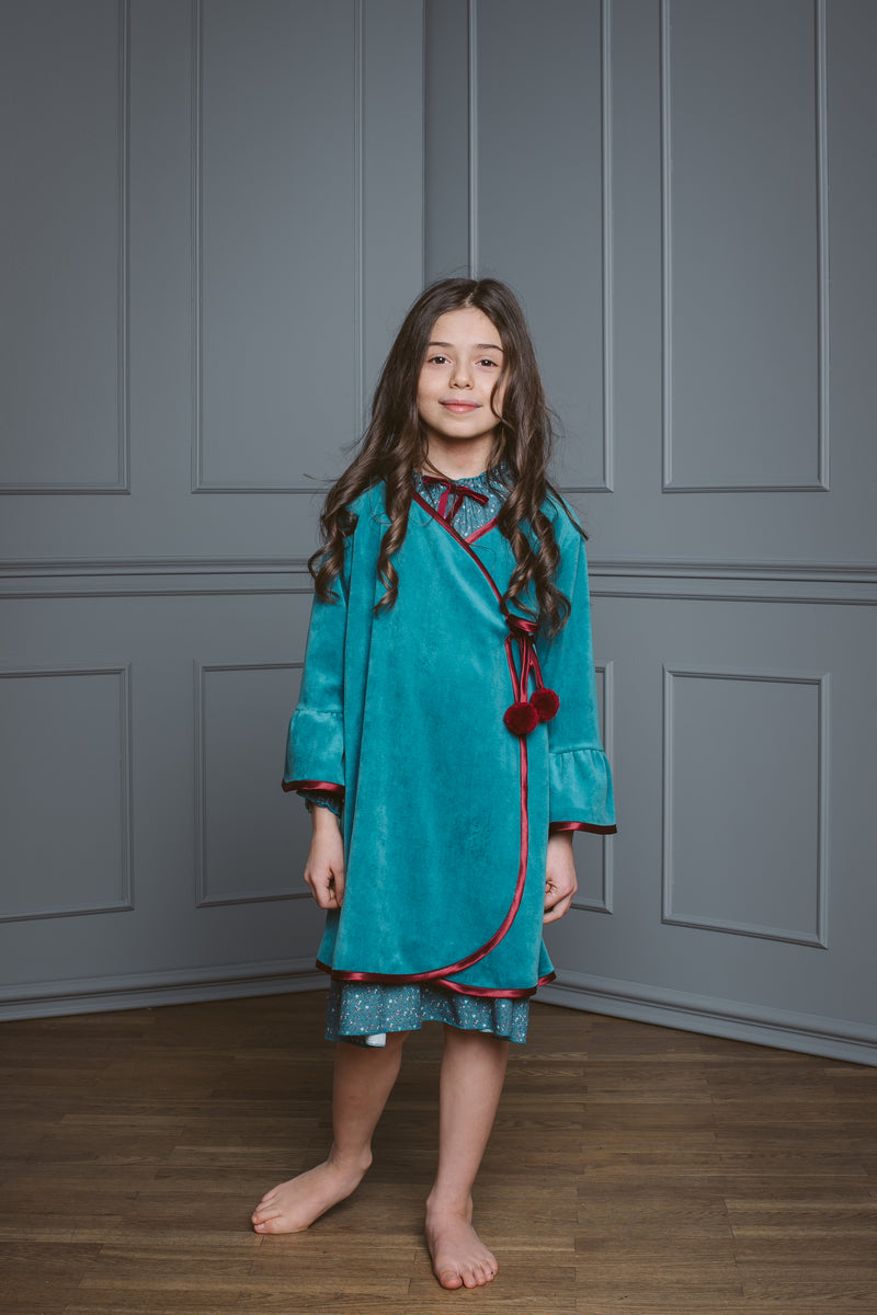 Charming deep emerald Agnia robe keeps your kids cozy and comfortable - AMIKI Children